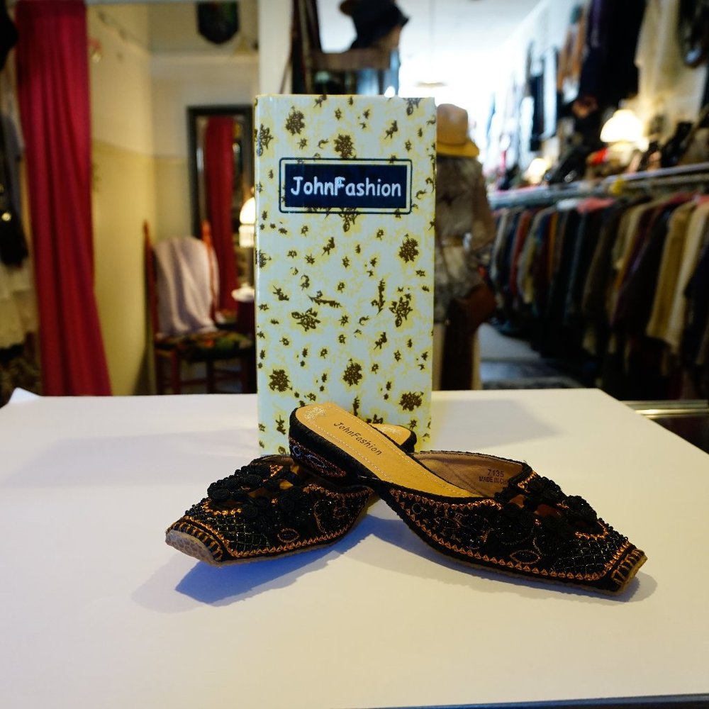 John Fashion Black/Copper Beaded Shoes Size 6